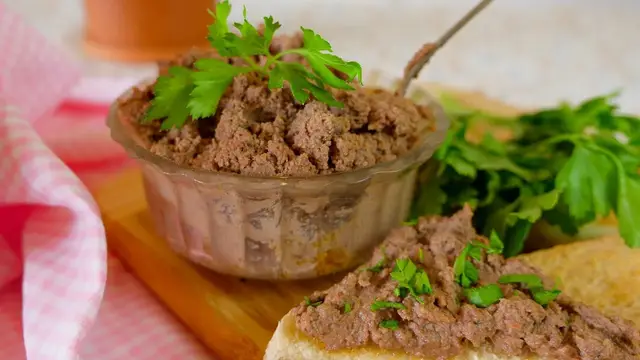 Очень вкусный паштет из печенки и куриных сердечек