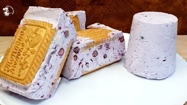 Домашнее черничное мороженное