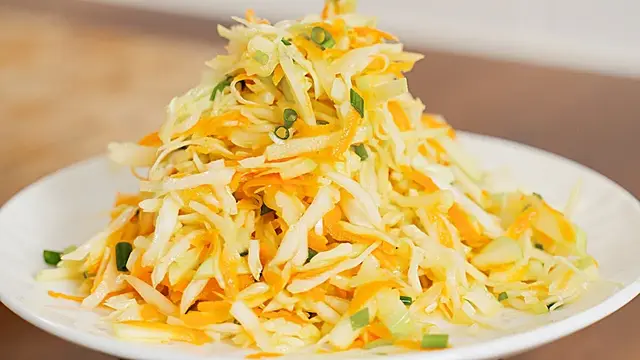 Вкусный и полезный салат из капусты и моркови