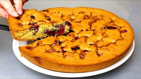 Нежный и лёгкий вишнёвый пирог