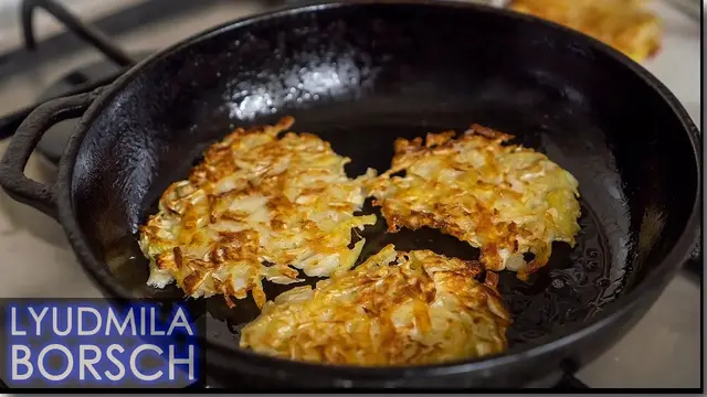 Оладьи из квашеной капусты 