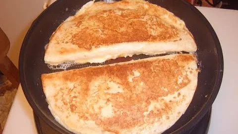 Завтрак из лаваша с картошкой и грибами