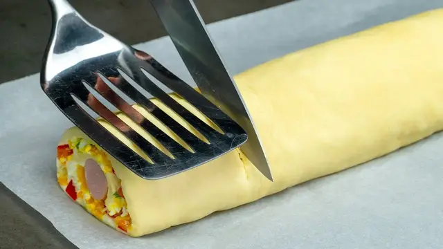Очень вкусные закуски из слоеного теста и сосисок
