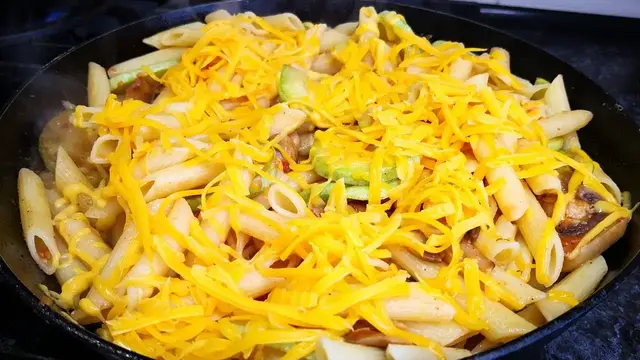 Макароны с кабачками и сыром