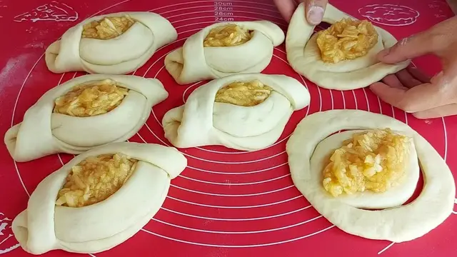 Воздушные булочки с яблоками
