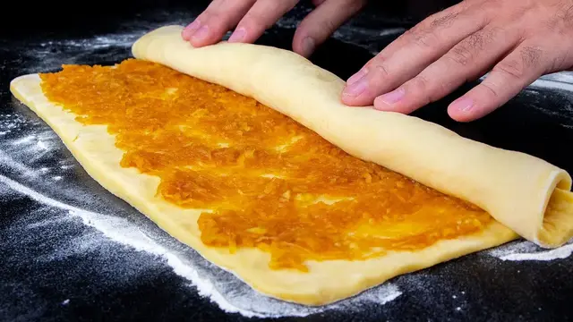 Сдобные булочки с яблоками 