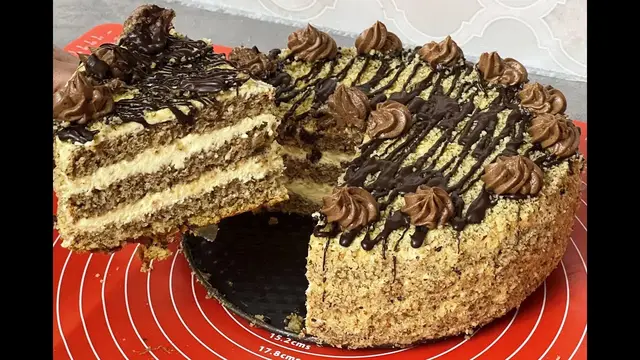 Торт Гармония с ореховым бисквитом и кремом пломбир