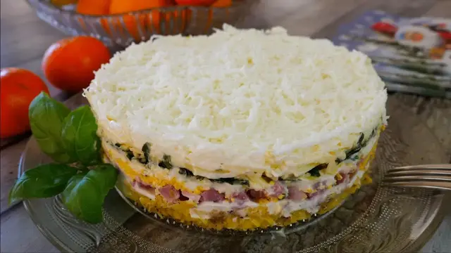 Слоёный салат с ветчиной и картошкой