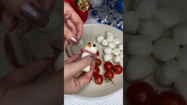 Быстрая и красивая закуска из сыра и помидоров на новогодний стол 2024