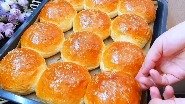 Пышные и воздушные булочки в духовке