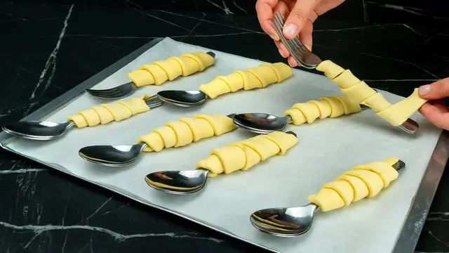 Вкусный десерт из слоеного теста