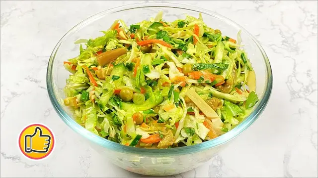 Постный салат с капустой и маринованными грибами