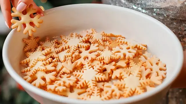 Новогоднее песочное печенье Снежинки