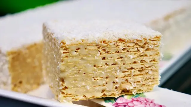 Воздушный торт Рафаэлло с вафельными коржами
