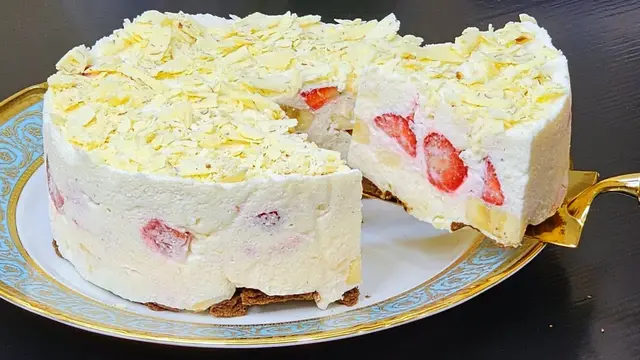Летний ягодный торт без выпечки