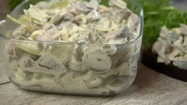 Очень вкусная закуска из селёдки