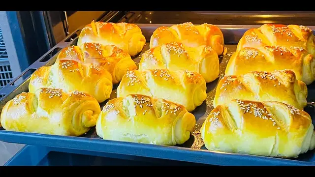 Шедевральная дрожжевая выпечка с сыром, творогом и зелёным луком