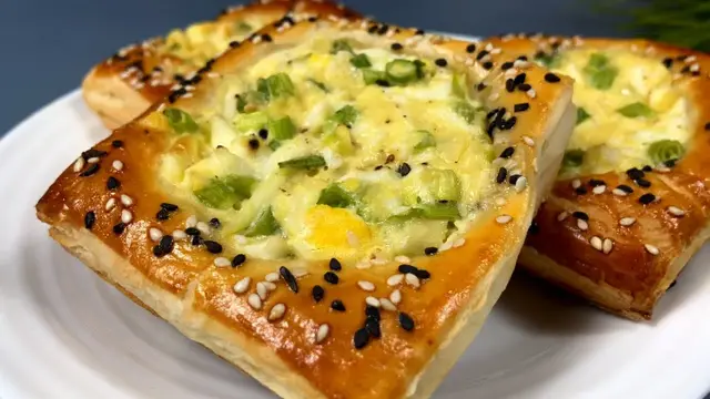 Пирожки с яйцами и зеленью