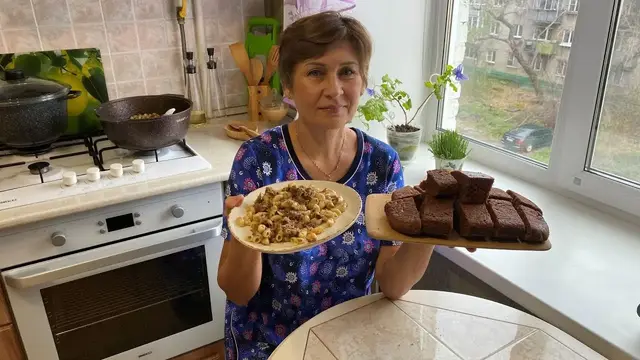 Макароны по-флотски и шоколадный манник к чаю