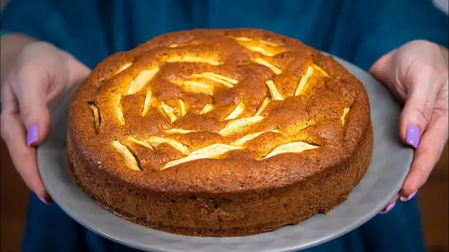 Медово-яблочный пирог с орехами