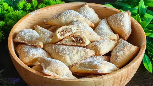 Хрустящие булочки с орехами и изюмом
