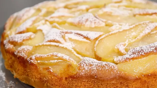 Воздушный пирог с грушами к чаю