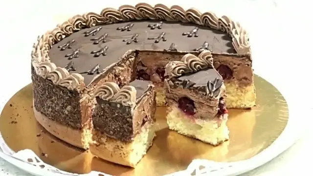 Бисквитный торт со сливочным кремом