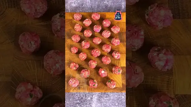 Запеканка из макарон с фрикадельками под сырной корочкой