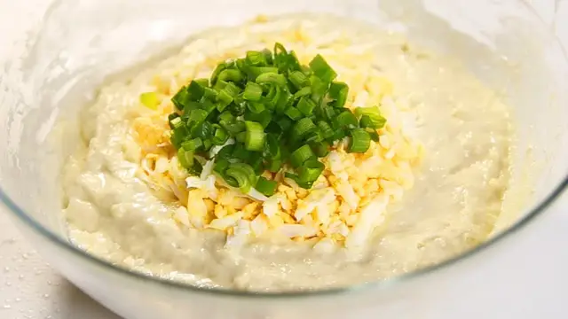  Пирожки с луком и яйцом