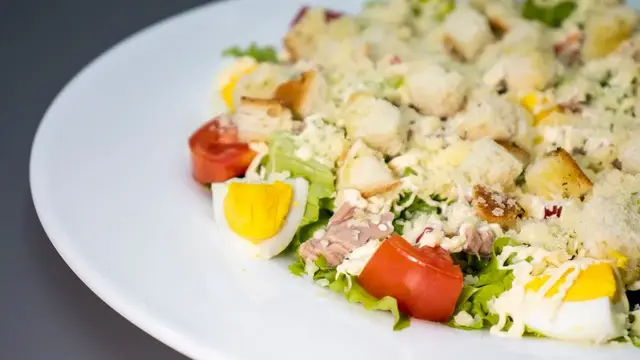 Салат с тунцом