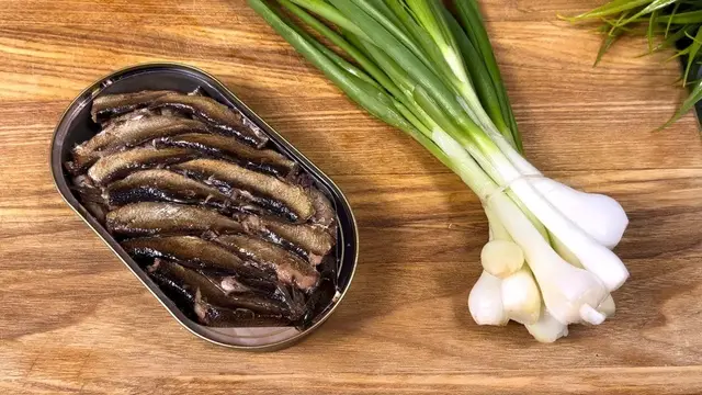 Вкусный салат со шпротами