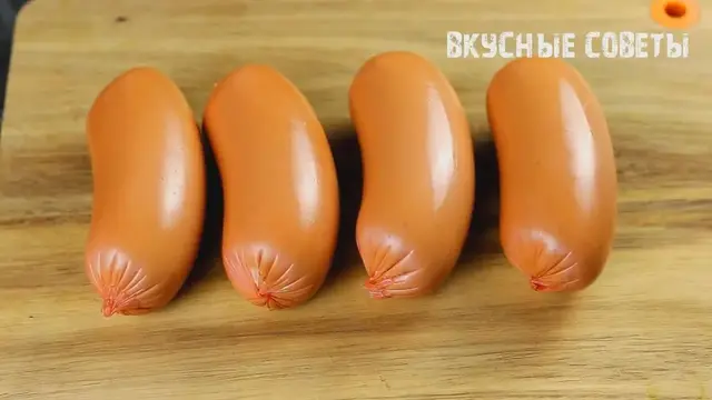 Тушеные сардельки с грибами