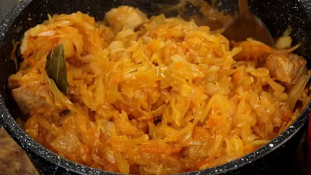 Тушенная капуста с мясом