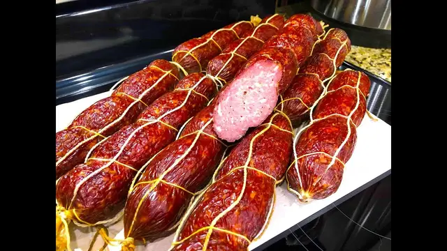 Копченая колбаса