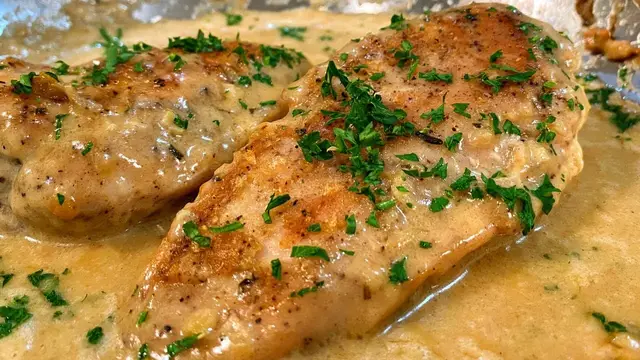 Вкусная куриная грудка в сливочном соусе