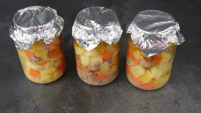 Запечённая курица с картофелем и ароматным чесноком