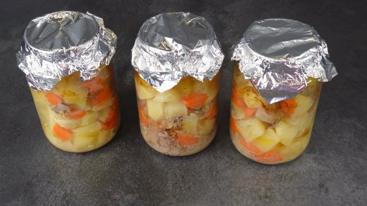 Запечённая курица с картофелем и ароматным чесноком