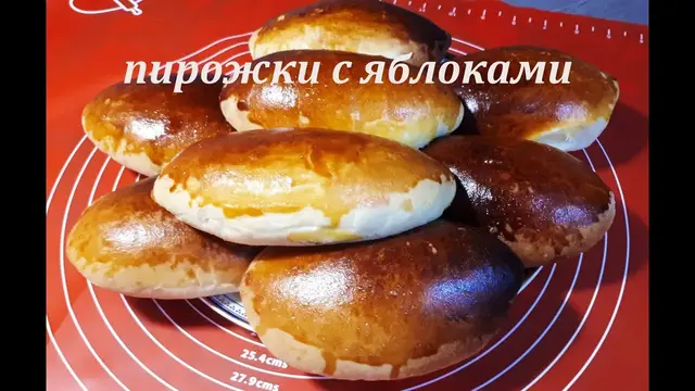Пирожки с яблоками и корицей