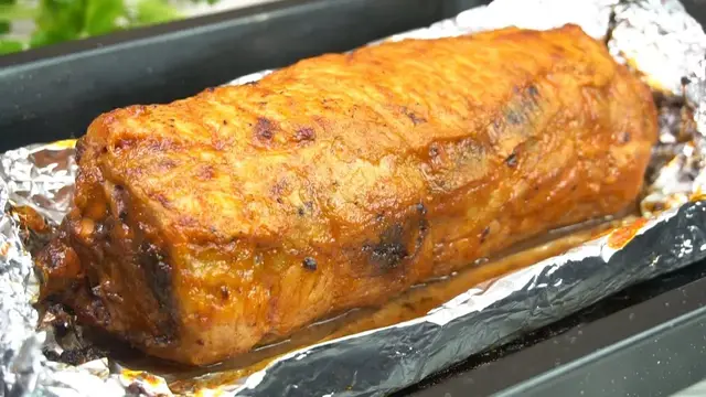 Мясной рулет с начинкой на праздничный стол 