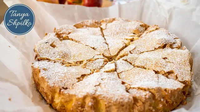 Вкусная и простая шарлотка с яблоками