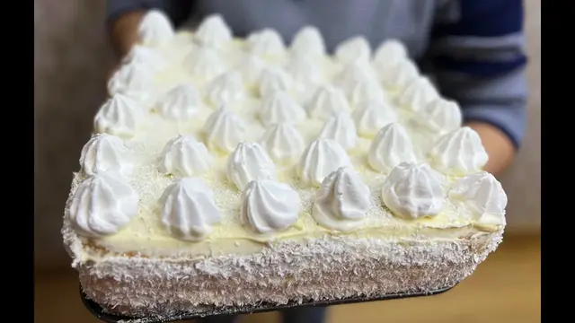 Сочный и хрустящий торт на день рождения