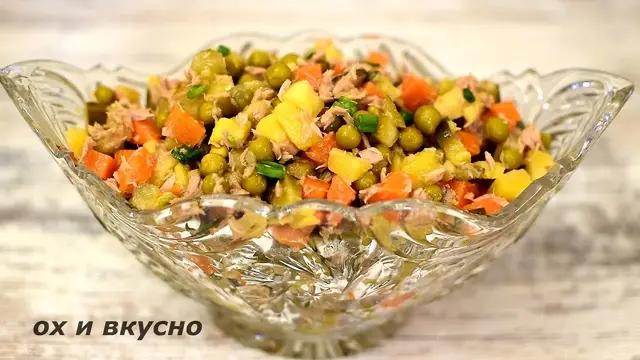 Салат с тунцом, картофелем и овощами