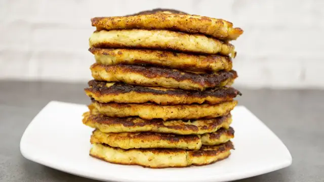 Лепешки из курицы и обычной капусты