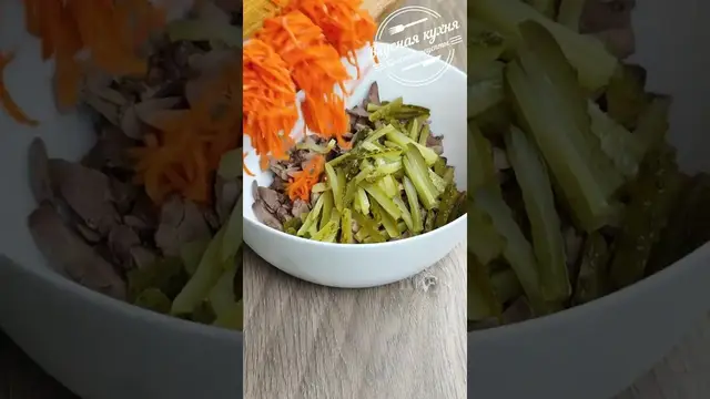 Новогодний салат с куриной печенью