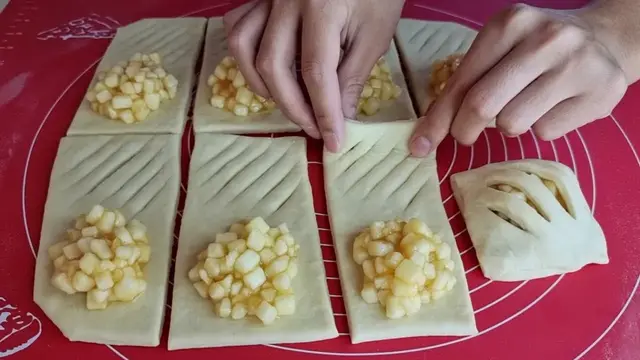 Воздушные булочки с яблоками