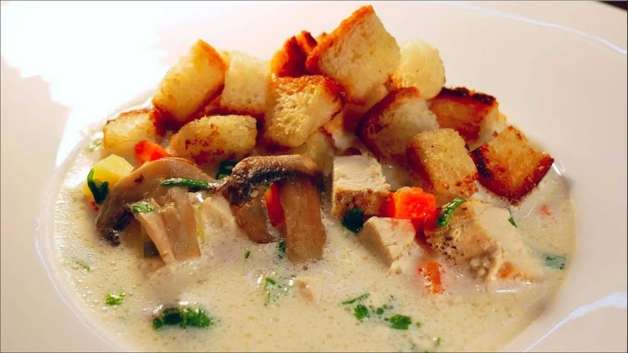 Сырный суп с курицей и грибами