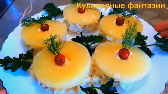 Салат с ананасами и курицей