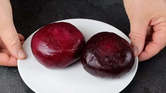 Необыкновенно простой и вкусный салат из обычной свеклы