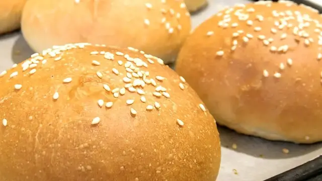 Воздушные булочки с манной кашей и кунжутом