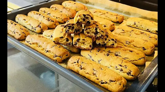Вкусное печенье с шоколадом к чаю